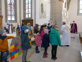 Bischof Dr. Michael Gerber besucht St. Crescentius (Foto: Karl-Franz Thiede)